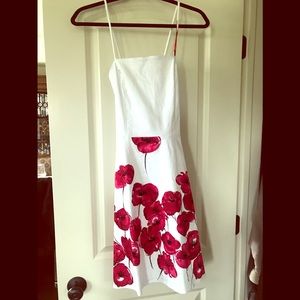 🌺 Spring to summer & perfect for a wedding party!